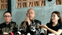 Ibu tiga orang anak itu memutuskan untuk mengambil langkah tegas dengan memberikan somasi terhadap netizen. Foto: Febri/detikhot