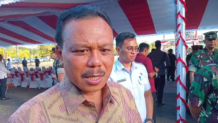 Sekda Bali Dewa Made Indra saat ditemui wartawan di Lapangan Bajra Sandhi, Denpasar, Rabu (15/5/2024). (Aryo Mahendro/detikBali)