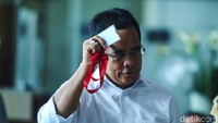 Saat ini KPK sedang mengusut kasus dugaan korupsi terkait pengadaan perlengkapan di rumah jabatan DPR. KPK menyatakan ada lebih dari dua orang tersangka dalam kasus tersebut.  
