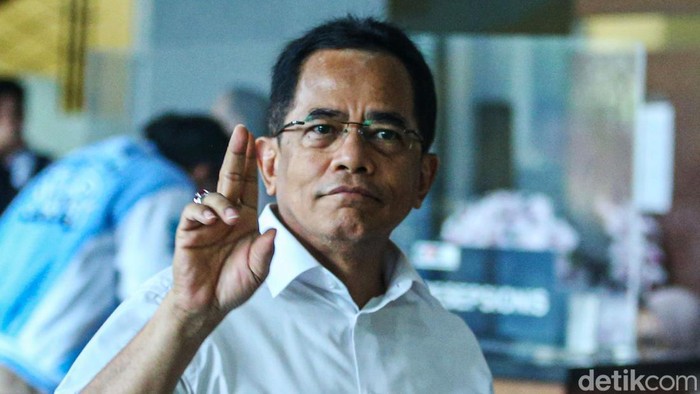 Sekretaris Jenderal (Sekjen) DPR RI Indra Iskandar memenuhi panggilan pemeriksaan KPK, Rabu (15/5/2024). Indra diperiksa sebagai saksi kasus dugaan korupsi pengadaan perlengkapan di rumah jabatan DPR.
