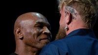 Tyson yang berusia 57 tahun, berbicara di Teater Apollo Kota New York saat konferensi pers untuk mempromosikan pertarungan melawan lawan yang 30 tahun lebih muda darinya, mengatakan dia ingin menunjukkan kepada dunia bahwa dia masih petarung hebat.