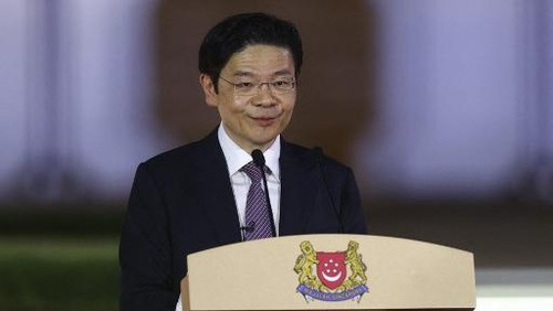 Singapores new Prime Minister Lawrence Wong is sworn during a ceremony at the Istana in Singapore on May 15, 2024. Lawrence Wong was sworn in on May 15 as Singapores new prime minister, after Lee Hsien Loong stepped down following two decades in office. (Photo by Edgar Su / POOL / AFP)