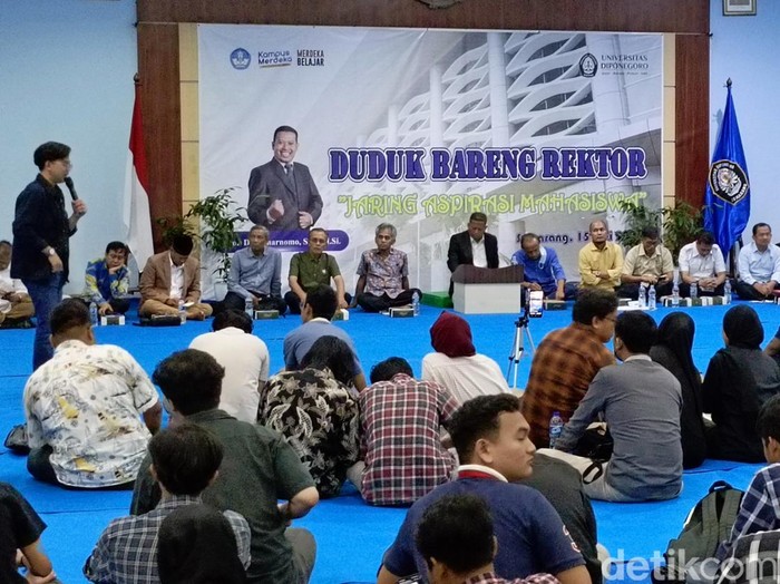suasana dialog Rektor Undip Semarang, Prof Suharnomo, denga  mahasiswa di Fakultas Ilmu Perikanan dan Kelautan, Rabu (15/5/2024).