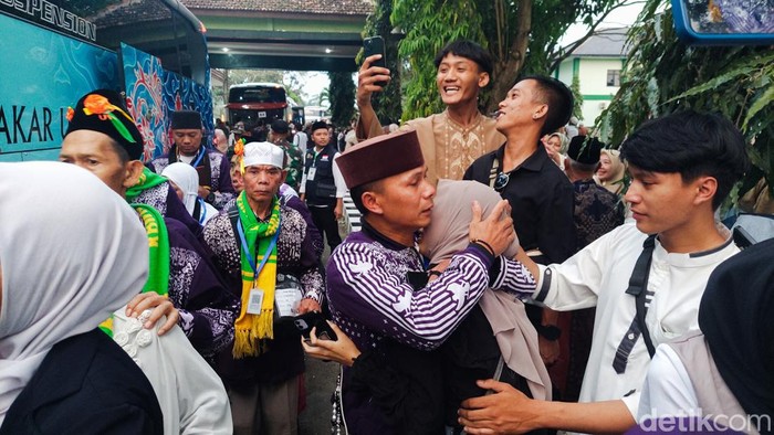 Suasana Pemberangkatan Calon Jemaah Haji Asal KBB