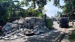 Tak Kuat Menanjak, Truk Terguling di Tangerang Selatan