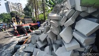 Kecelakaan ini terjadi sekitar pukul 10.00 WIB.