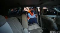 Dalam penyidikan, KPK menemukan ada 60 proyek fiktif yang dikerjakan oleh PT Amarta Karya. Uang dari pembayaran proyek fiktif itu lalu digunakan Catur Prabowo dan Trisna Sutisna untuk kepentingan pribadi. KPK juga telah menetapkan Catur sebagai tersangka tindak pidana pencucian uang (TPPU). Catur diduga secara sengaja menyembunyikan uang hasil korupsinya ke bentuk lain.