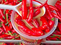 Setelah Viral Kopi Daun Bawang, Kini Ada Milk Tea Cabe Merah