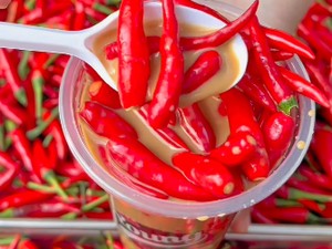 Setelah Viral Kopi Daun Bawang, Kini Ada Milk Tea Cabe Merah