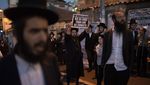 Tolak Zionisme, Yahudi Ultra-Ortodoks Bakar Bendera Israel