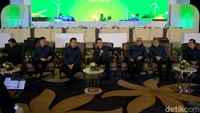 Sementara itu laba tahun berjalan Adaro sebesar US$ 841.435.739 ditetapkan sebagai laba ditahan. Dalam RUPST itu juga disetujui pengangkatan Iwan Dewono Budiyuwono sebagai Direktur Perseroan sampai dengan penutupan Rapat Umum Pemegang Saham Tahunan Perseroan tahun 2028.