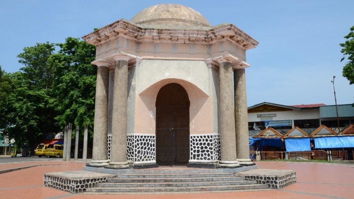 Tugu Thomas Parr di Bengkulu