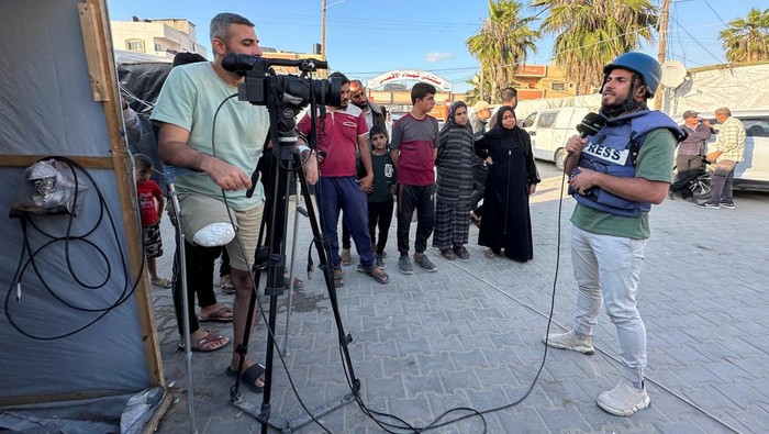 Aksi Luar Biasa Jurnalis Palestina, Kembali Liputan Meski Kaki Diamputasi