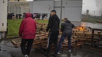 Berbicara pada konferensi pers, Selasa (14/05), Laure Beccuau selaku jaksa wilayah Paris mengatakan serangan terjadi sebelum pukul 11:00 waktu setempat ketika bus yang membawa Amra melintasi pintu tol di wilayah Eure di Prancis utara.