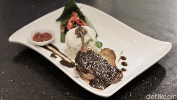 Bebek bumbu rawon dengan cita rasa unik nan enak