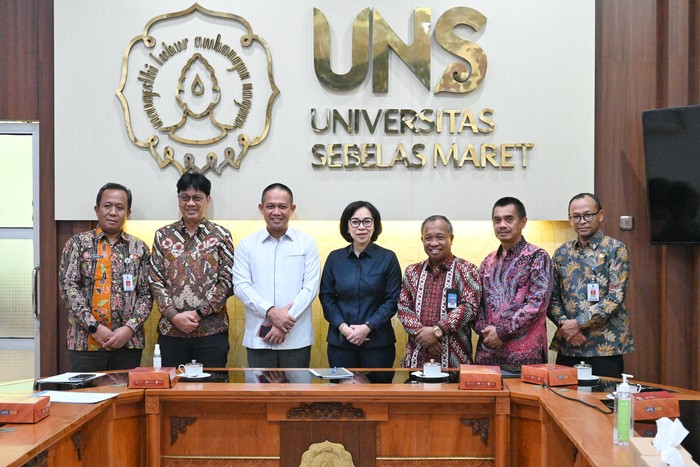 Berkunjung ke UNS, Arif Sugiyanto Bahas Pendirian Kampus di Kebumen