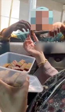 Tak Sopan! Bocah Rohingya Buang Makanan dari Donatur