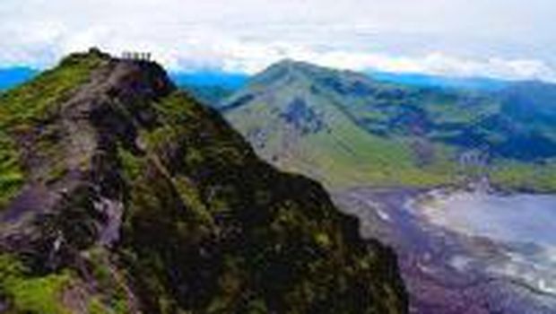 Bukit Kaba Dilansir laman Pemerintah Kabupaten Rejang Lebong, Bukit Kaba atau Gunung Kaba adalah bukit yang populer di Bengkulu. Tempat ini diminati wisatawan, terutama bagi penyuka trekking dan mendaki gunung.
