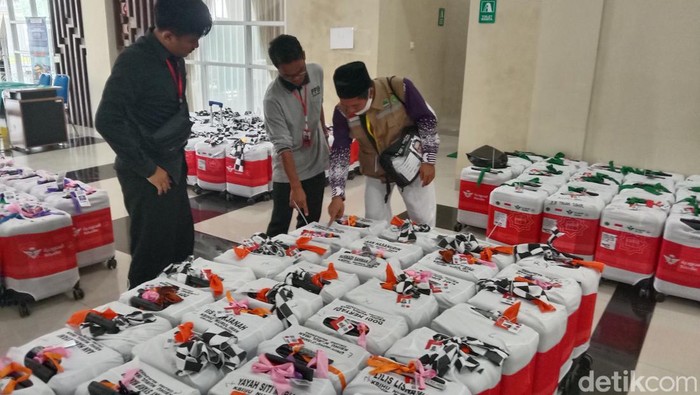 Calon haji di Embarkasi Kertajati Kabupaten Indramayu siap diberangkatkan ke Tanah Suci