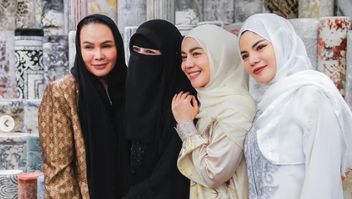 Dinar Candy Berhijab
