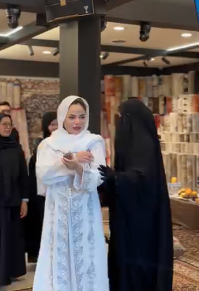 Dinar Candy menghadiri pengajian bersama Ummi Pipipk dan beberapa rekan selebriti lainnya. Foto: Dok. Instagram Dinar Candy