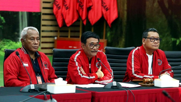 Djarot Syaiful Hidayat (tengah) (dok. PDIP)