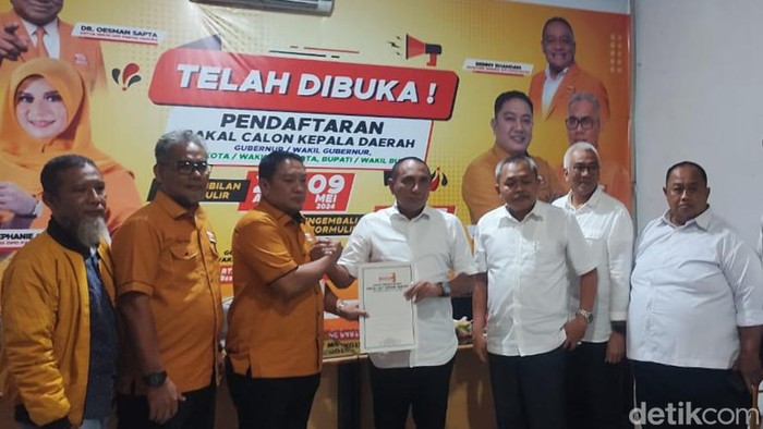Edy Rahmayadi saat mendaftar ke Hanura Sumut
