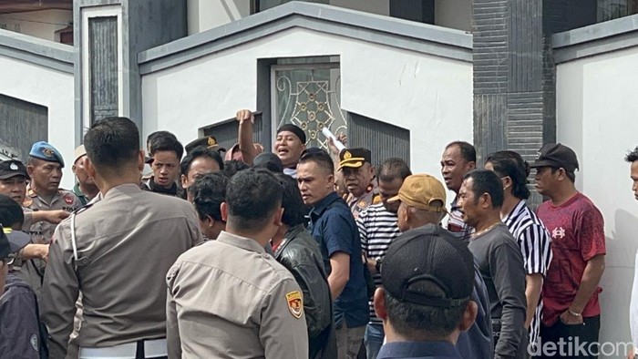 Eksekusi rumah di Pinrang, berlangsung ricuh.