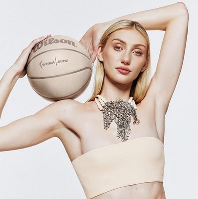 Penampilan Cameron mendapatkan banyak pujian. Netizen menyebut bahwa Cameron sangat cocok menjadi model. Foto: dok. Instagram @skims