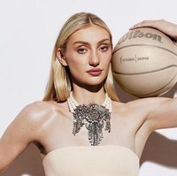 Perusahaan pakaian dalam Skims milik Kim Kardashian melakukan pemotretan untuk koleksi terbarunya. Lima atlet basket wanita Amerika Serikat dipilih sebagai modelnya. Foto: dok. Instagram @skims