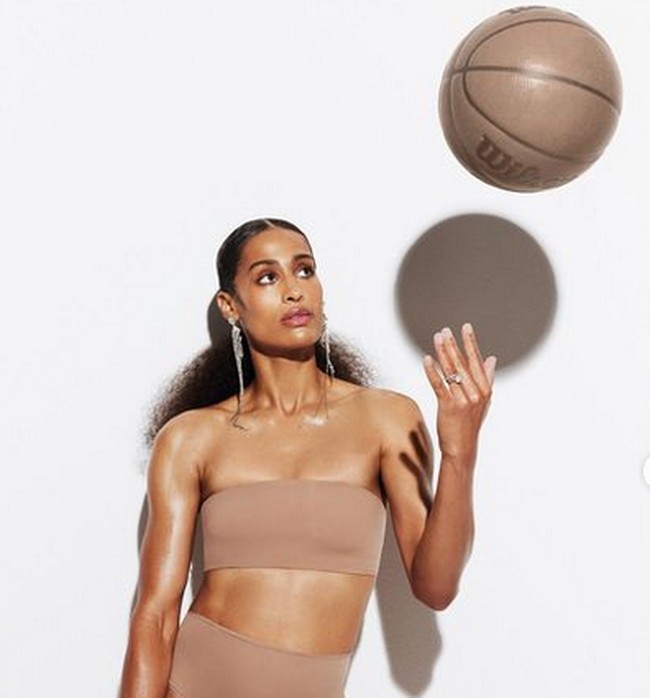 Sementara itu atlet Skylar Diggins-Smith mengenakan underwear highwaist warna nude. Koleksi tersebut memperlihatkan betapa nyaman pakaian dalam tersebut bahkan tidak mengganggu saat berolahraga. Foto: dok. Instagram @skims
