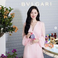 Imej Kim Ji Won sebagai Hong Hae In di drama Korea Queen of Tears masih melekat. Sejumlah netizen Korea menyebut Kim Ji Won bak melakukan perjalanan bisnis sebagai CEO Queens Department Store. Foto: Instagram