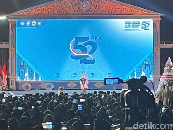 Ibu Negara Iriana Joko Widodo (Jokowi) menghadiri puncak acara HKG PKK ke-52 tahun di Taman Balekambang, Kota Solo, Kamis (16/5/2024) malam.