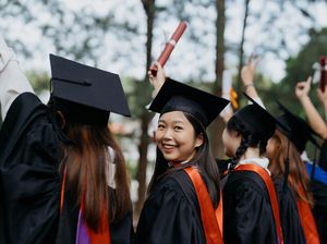 20 Lagu Perpisahan Sekolah yang Menyentuh, Cocok untuk Acara Kelulusan