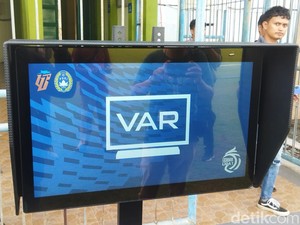 Kontroversi Wasit di Laga Dewa United Vs Persib, Bobotoh: Apa Guna VAR?