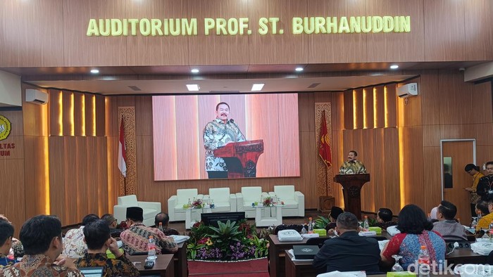 Jaksa Agung ST Burhanuddin mengisi seminar nasional di gedung Graha Adhyaksa, Unsoed Purwokerto, Kamis (16/5/2024).