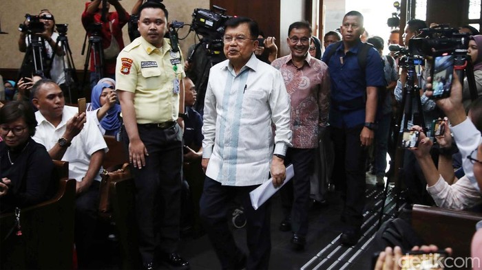Wakil Presiden ke-10 dan ke-12 RI Jusuf Kalla telah tiba di PN Jakarta Pusat, Kamis (16/5/2024). JK menjadi saksi dalam persidangan mantan Dirut Pertamina Karen Agustiawan.