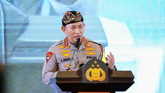 Kapolri Beri Penghargaan Masuk Polri untuk Casis Bintara Korban Begal