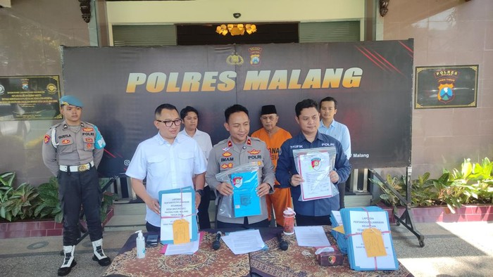 Konferensi pers korupsi ADD Mantan Kades Wadung