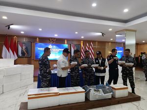 Diapresiasi KKP, Ini Kronologi TNI AL Gagalkan Penyelundupan 52 Boks BBL