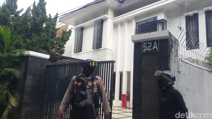 KPK geledah rumah adik SYL di Makassar.