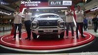 Mitsubishi Xpander Cross Elite Limited Edition dipasarkan di Indonesia hanya sebanyak 800 unit, dengan harga on the road Rp 361.150.000 untuk wilayah Jabodetabek.