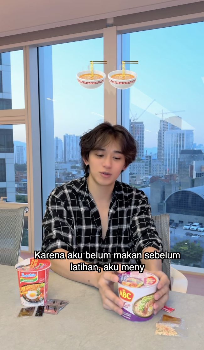 Lucas cicip makanan indonesia