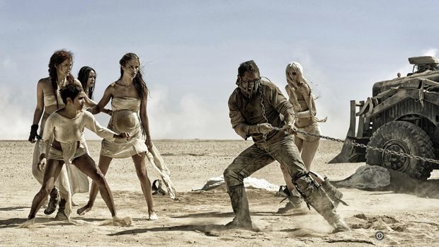 Cuplikan adegan dalam film Mad Max: Fury Road.