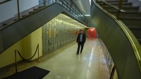 Gudang bawah tanah yang terdapat di dalam bank lama di pusat kota Madrid ini dulunya tempat menyimpan batangan emas. Sekarang gudang tersebut menjadi tempat penyimpanan harta karun lainnya: manuskrip dan benda lain milik tokoh sastra dan intelektual di dunia berbahasa Spanyol.