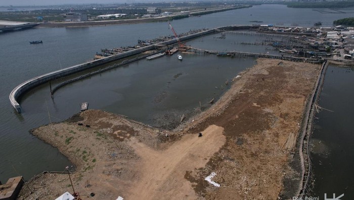 Mengintip Proyek Penangkal Banjir Kawasan Teluk Jakarta PT Hutama Karya tengah menggarap pembangunan Pengaman Pantai di Pesisir Teluk Jakarta. Begini potretnya.