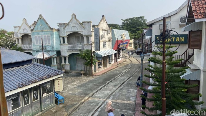 Mengulas Gamplong Studio Alam, Lokasi Syuting Favorit Film Ternama Gamplong Studio Alam milik Hanung Bramantyo adalah lokasi wisata sekaligus studio alam yang menjadi lokasi syuting banyak film ternama. Lokasinya berada di Sleman, Yogyakarta.