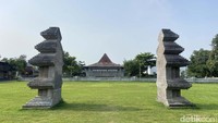 Gamplong Studio Alam milik Hanung Bramantyo adalah lokasi wisata sekaligus studio alam yang menjadi lokasi syuting banyak film ternama. Berbeda dengan wisata pada umumnya, Gamplong Studio Alam memiliki bangunan semi permanen yang dapat berubah kapanpun sesuai project yang sedang dikerjakan.  