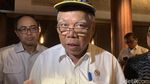 Momen Gemas Sri Mulyani dan Topi Legend Pak Bas