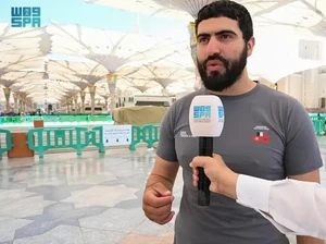 Pria Asal Prancis Jalan Kaki 8 Bulan Lewati 4 Musim untuk Umrah ke Makkah